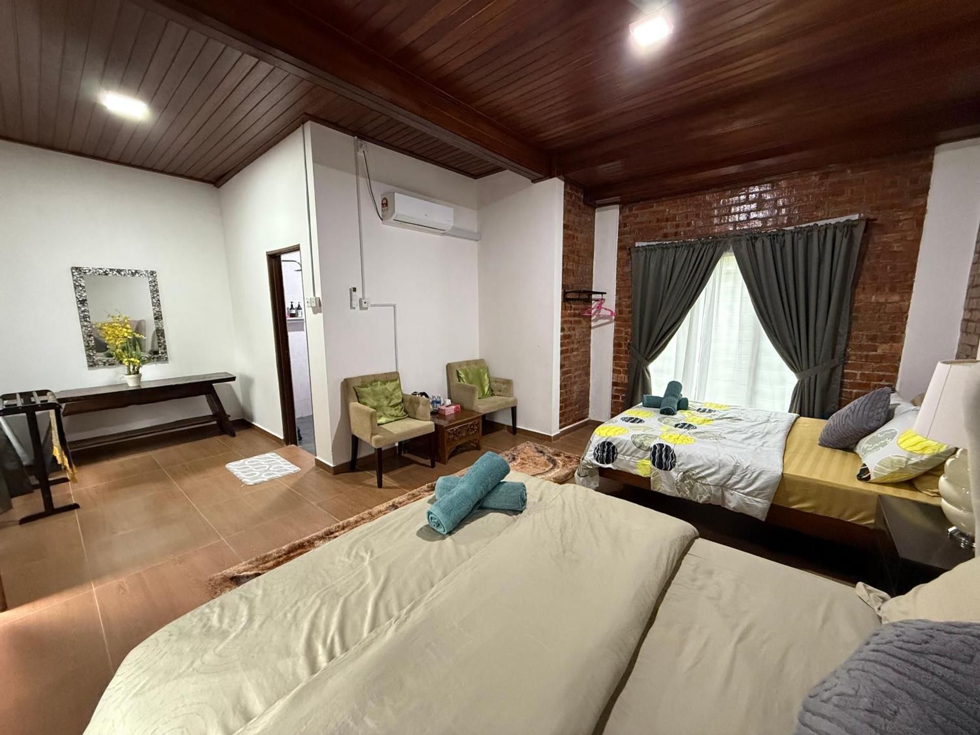 Deluxe Double Room (2 Adults + 1 Child)