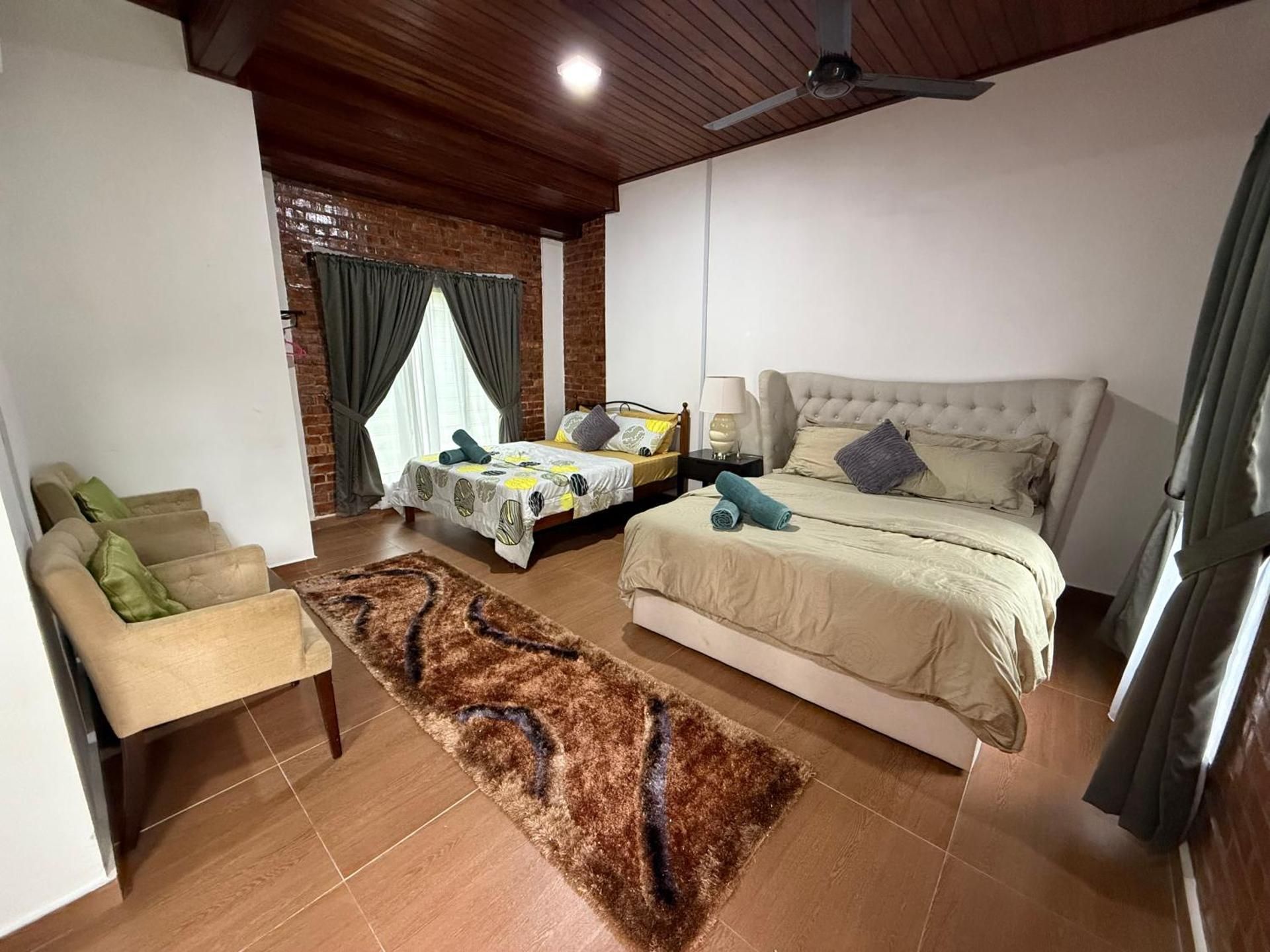 Deluxe Double Room (2 Adults + 1 Child)