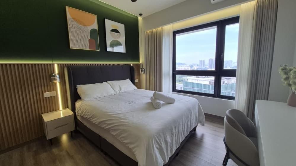 Deluxe Queen Suite