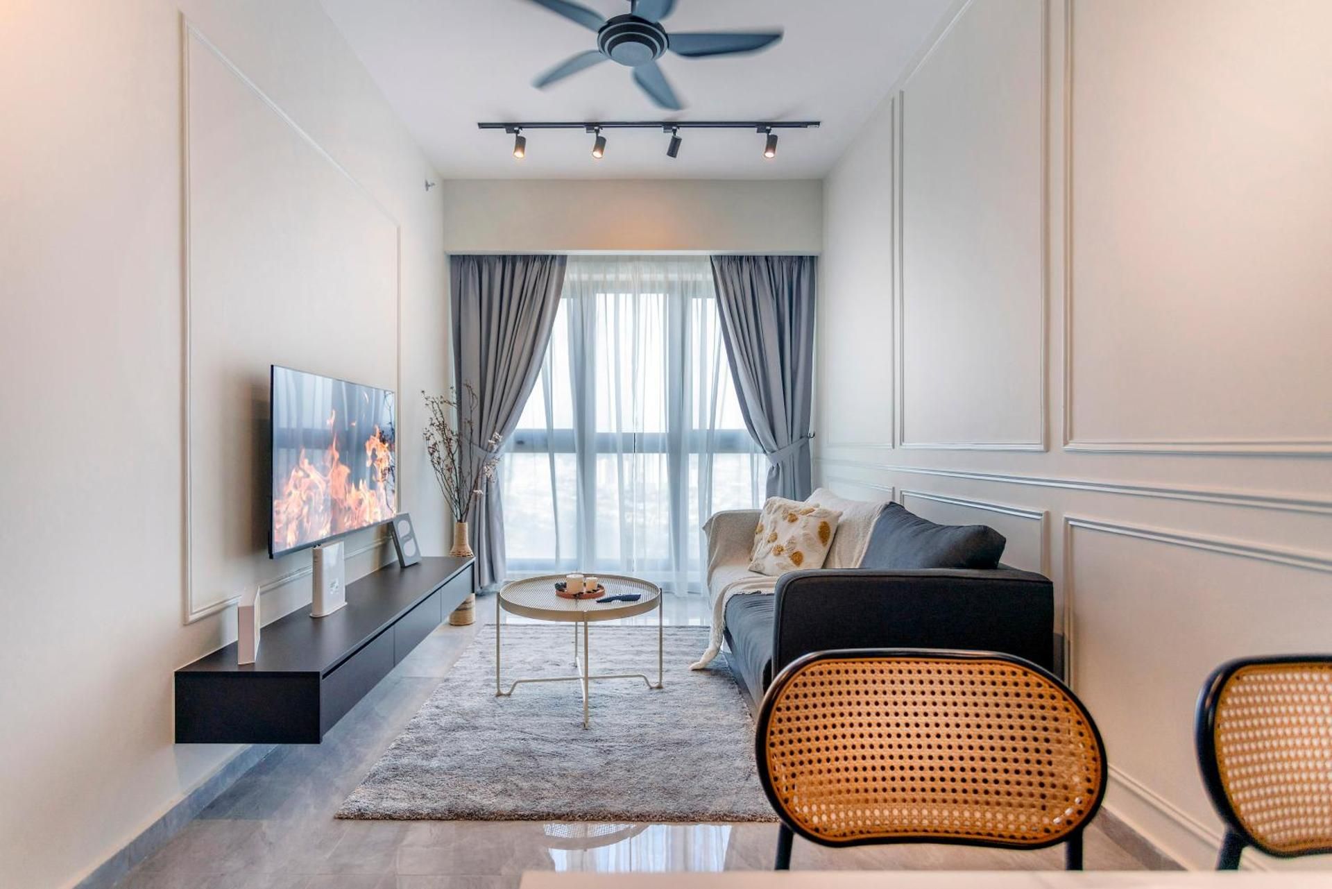 Deluxe One-Bedroom Apartment