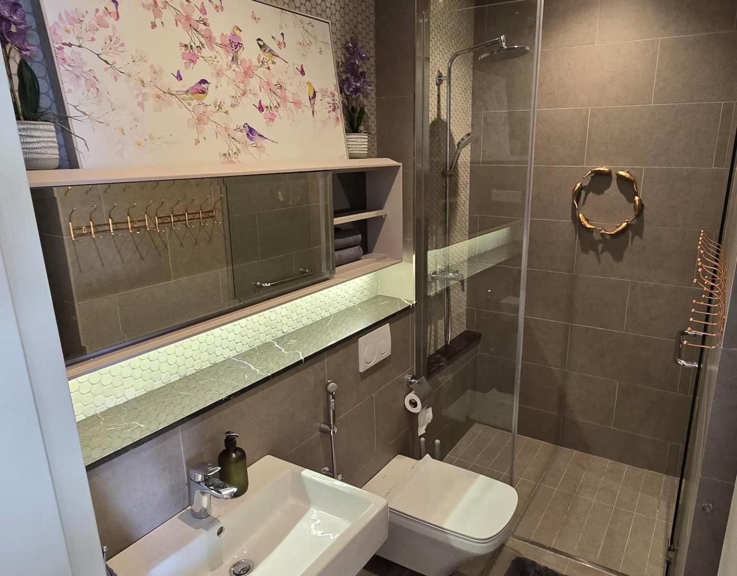 Deluxe One-Bedroom Apartment with City View