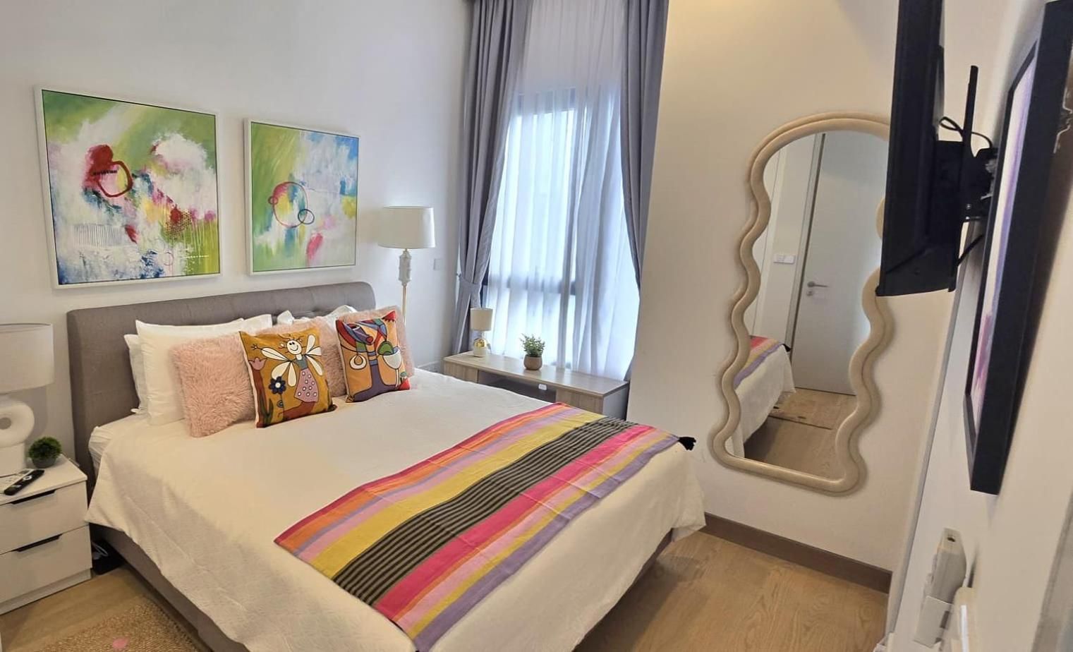 Deluxe One-Bedroom Apartment