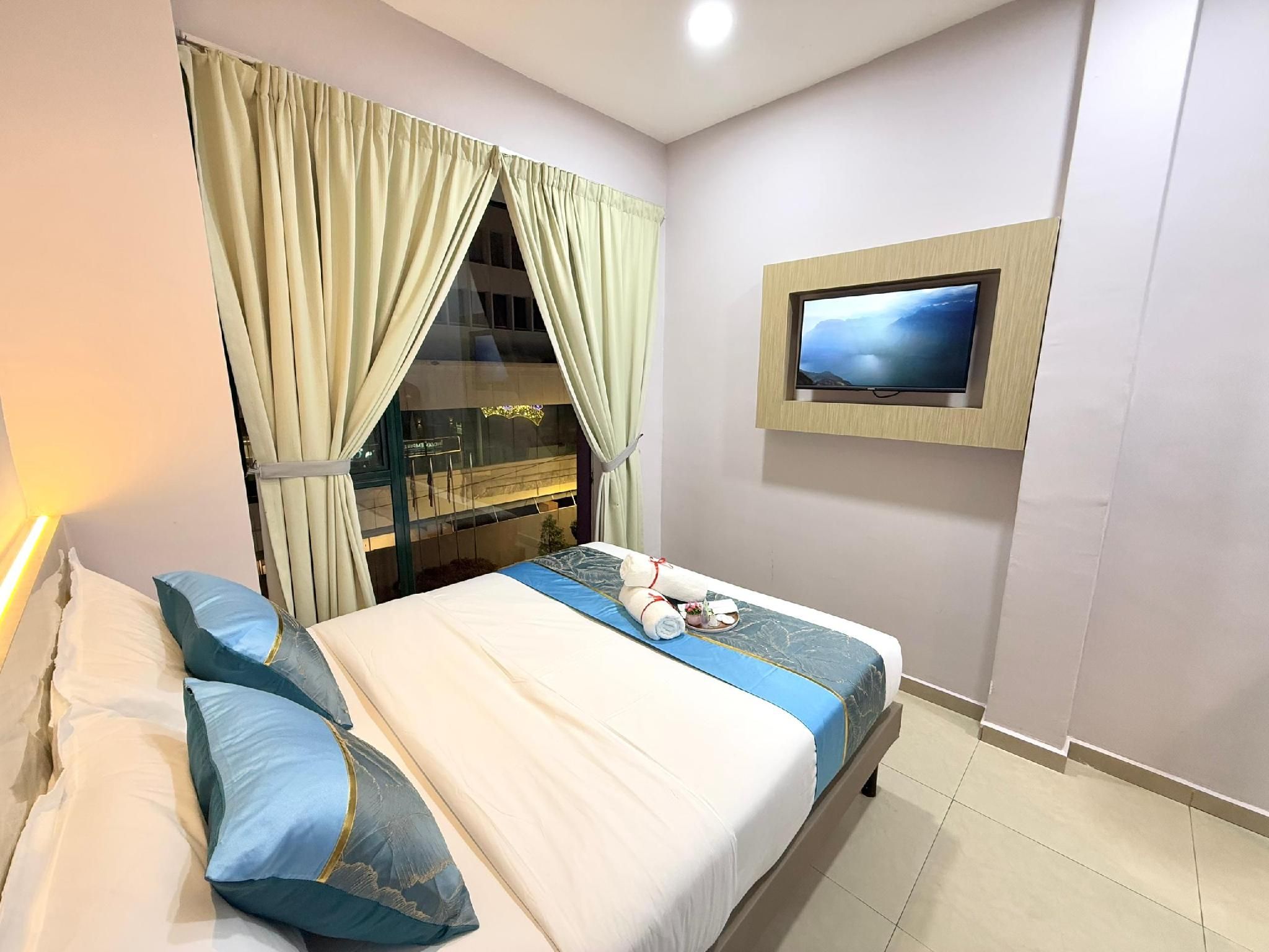 Deluxe Queen Room