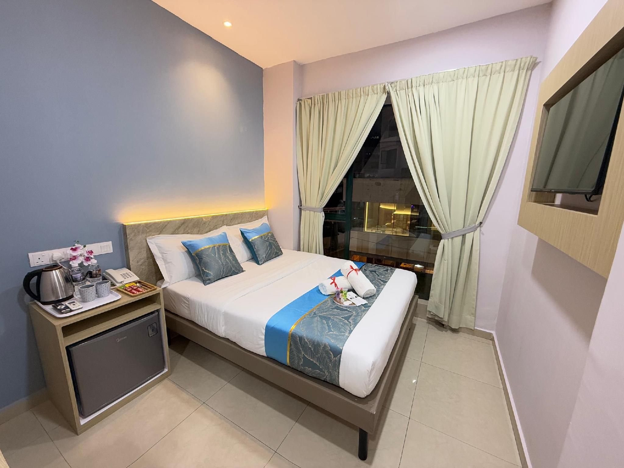 Deluxe Queen Room