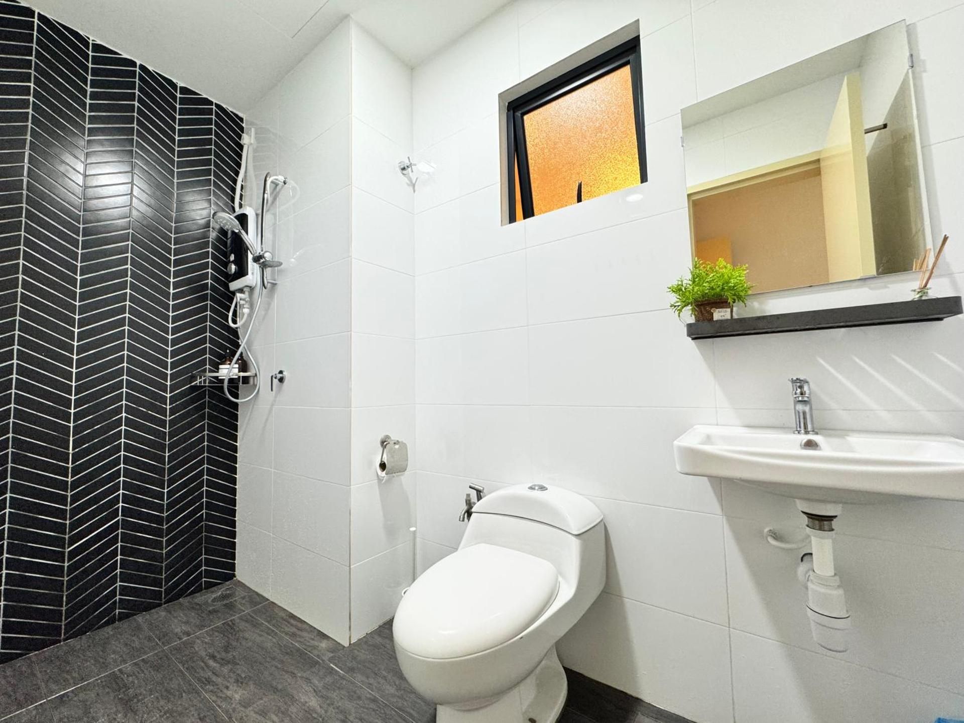 2 Bedroom Suite (2 Parking lot)