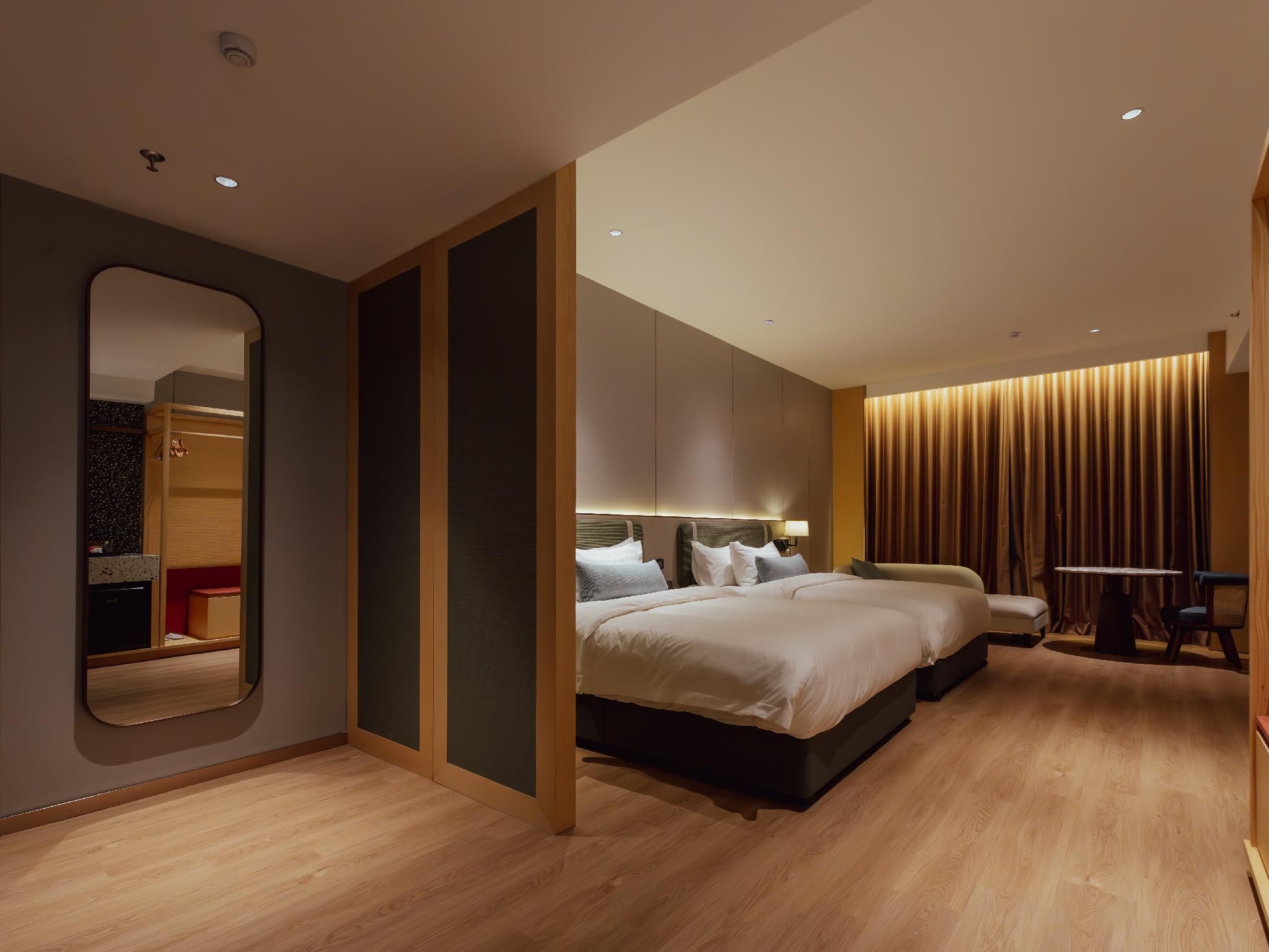 Deluxe Quad Room