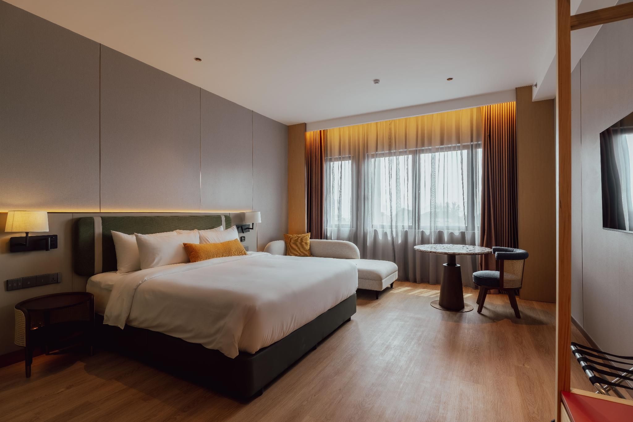 Deluxe King Bed