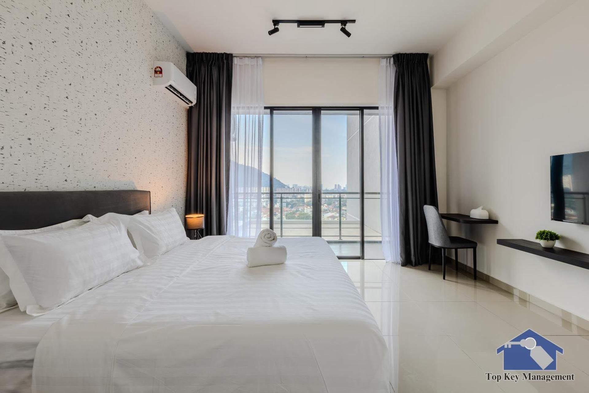 One-Bedroom Apartment with City View