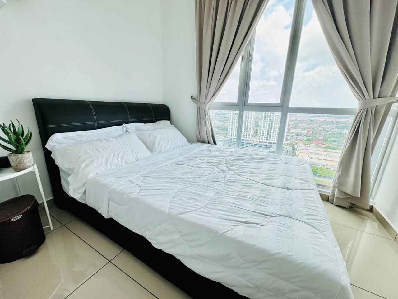 Three-Bedroom Apartment with Balcony