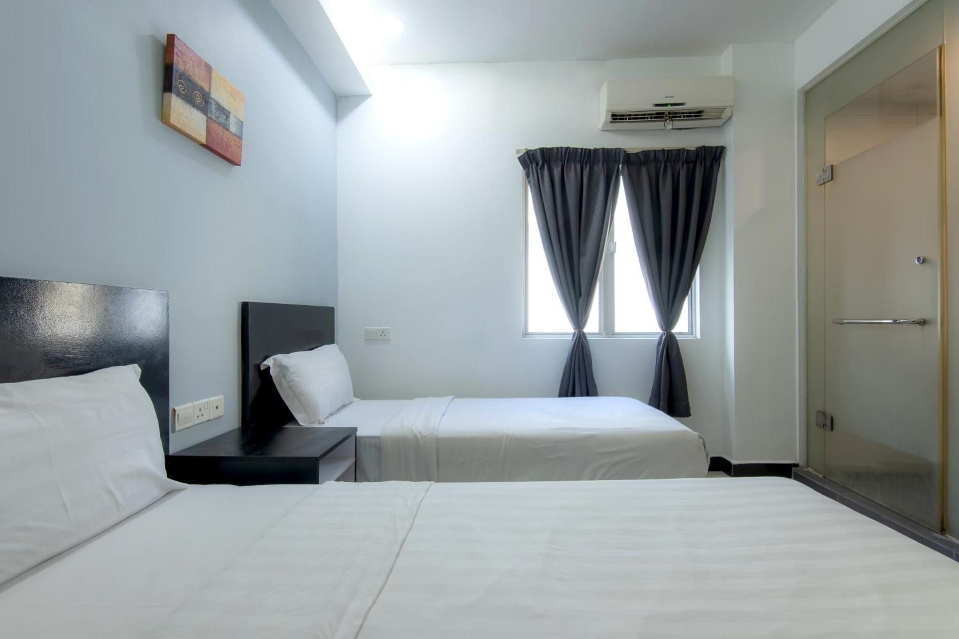 Hotel Pavilion Port Deluxe Twin Room 3