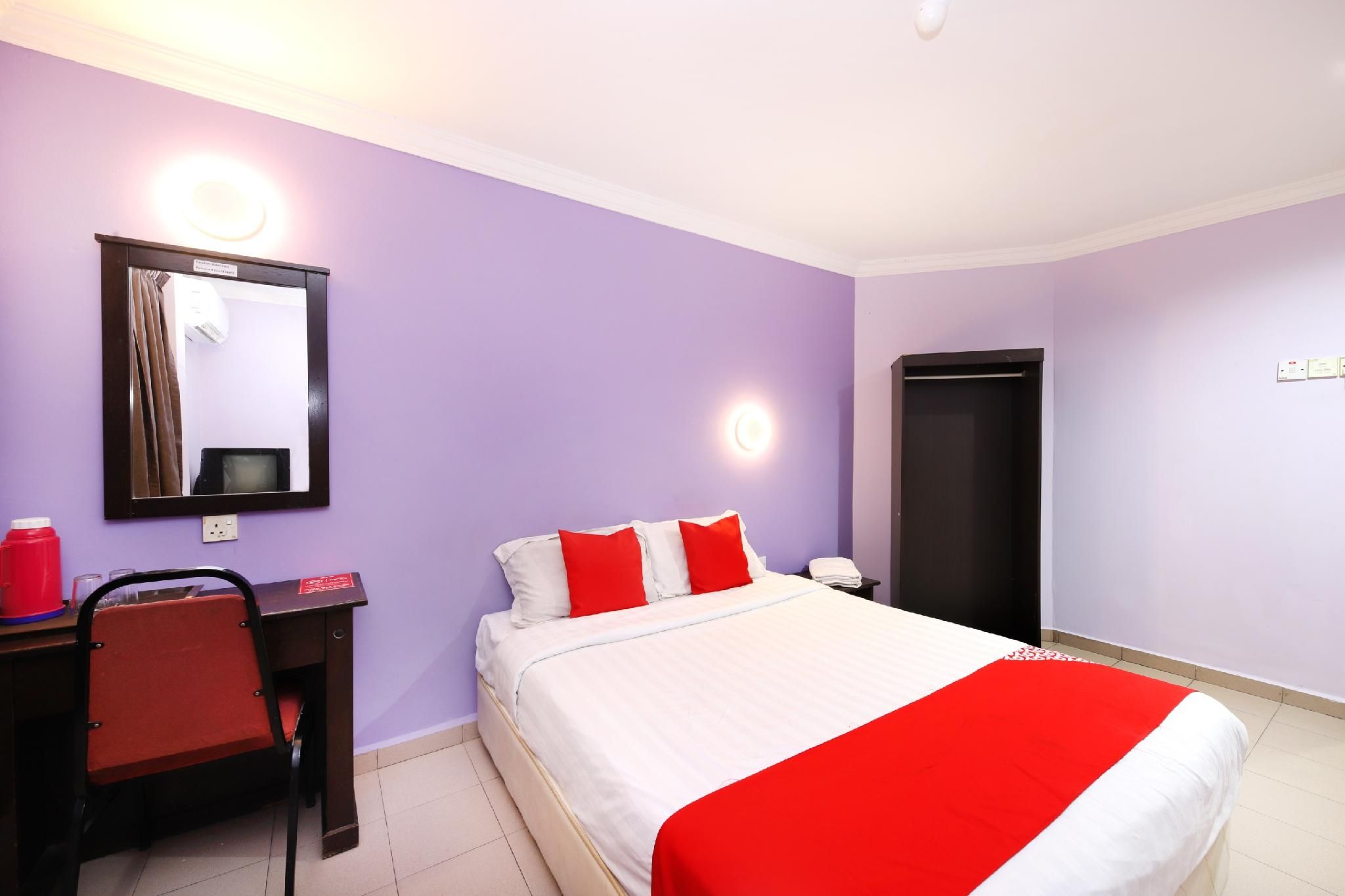 Super OYO 473 Comfort Hotel 2 Deluxe King 2