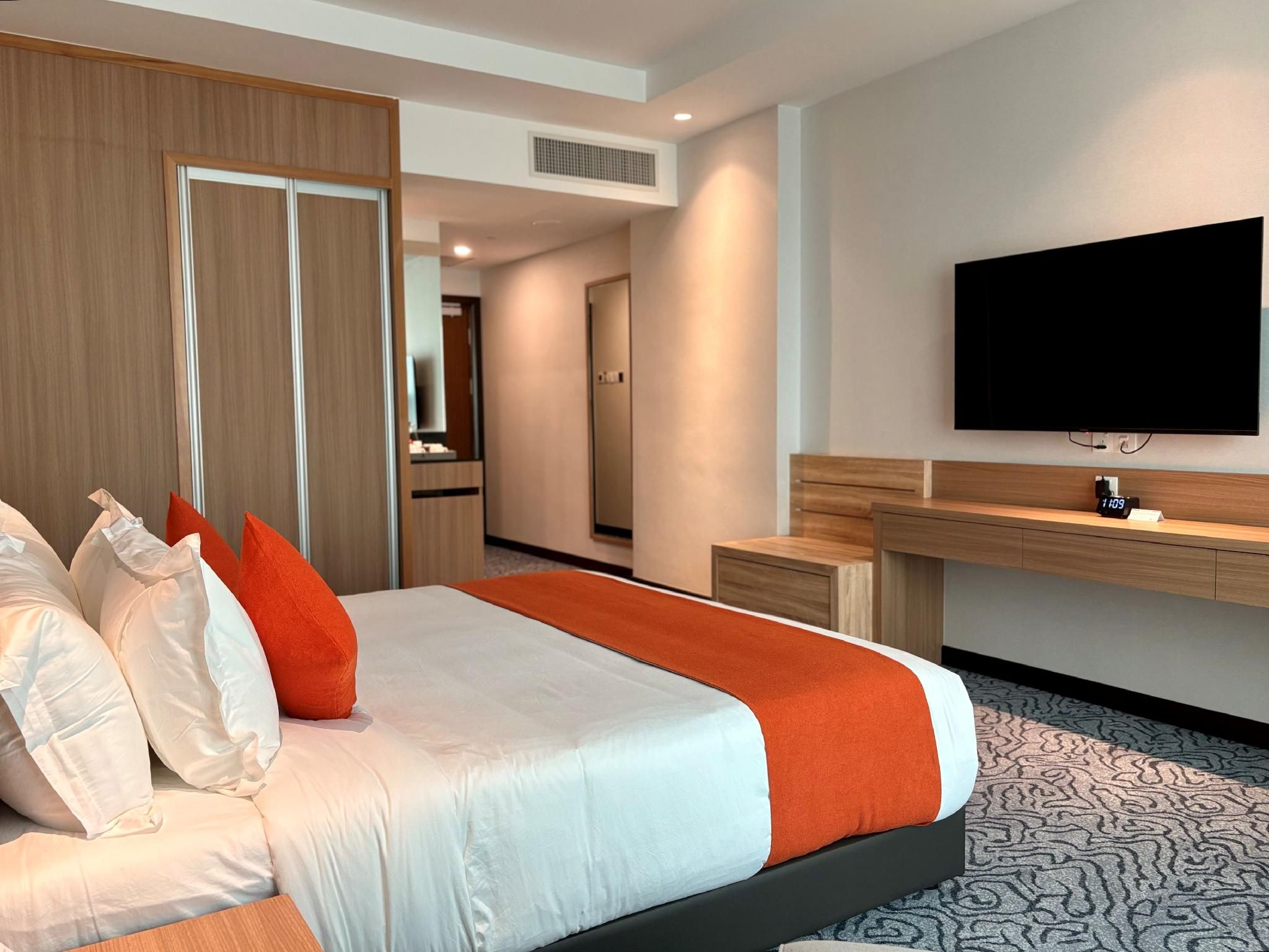 IMPERIAL HOTEL BINTULU Superior Room King Bed 2