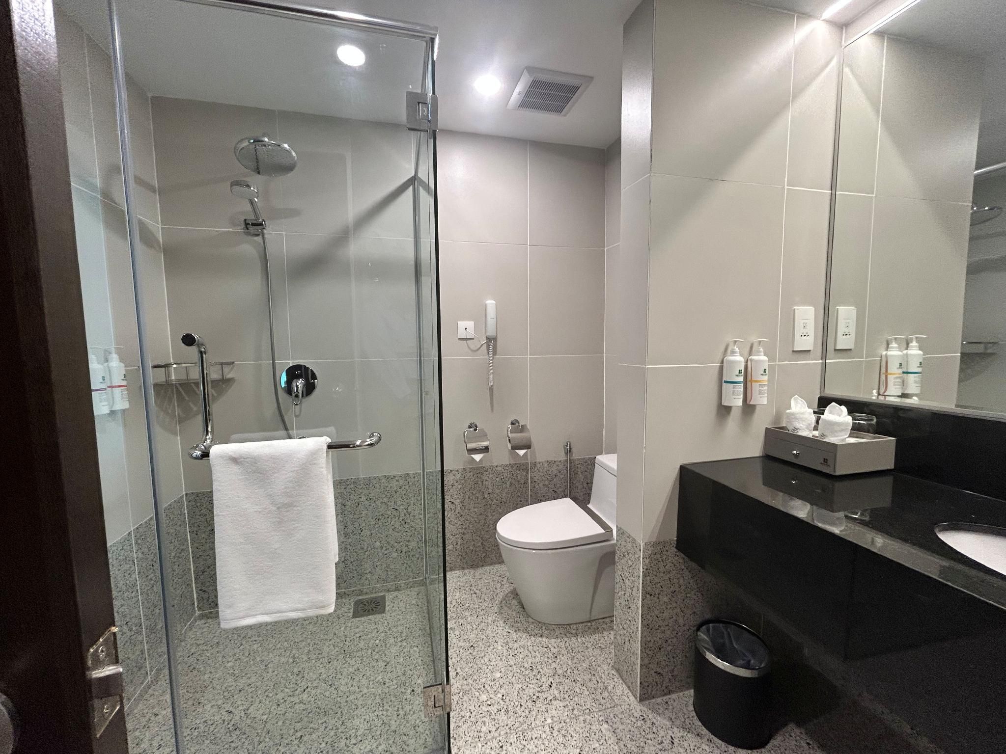 IMPERIAL HOTEL BINTULU Superior Room King Bed 3