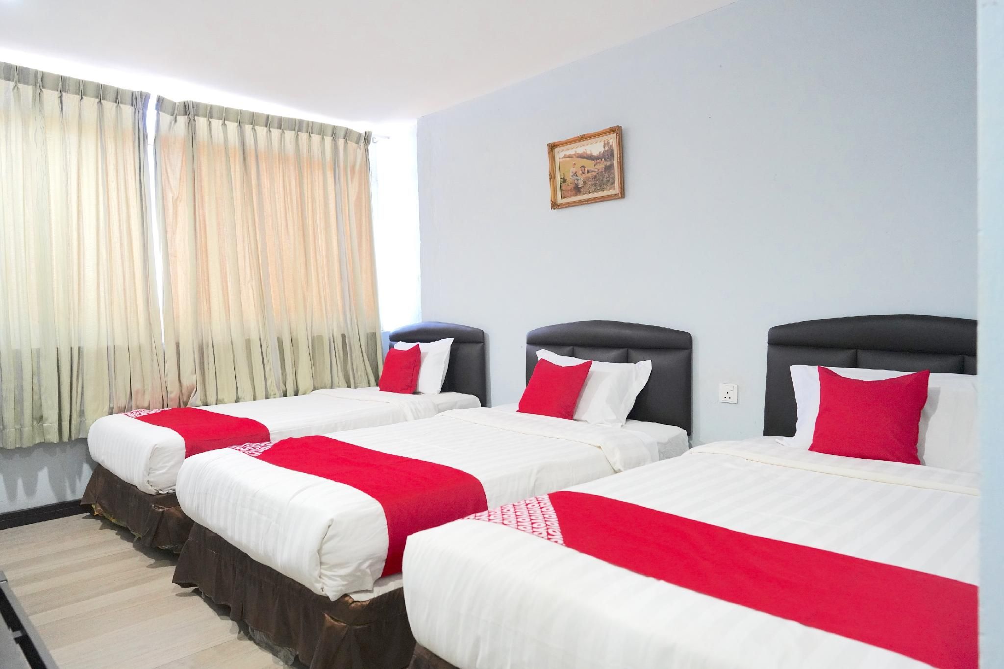 Hotel O Utama Inn Suite Triple 2