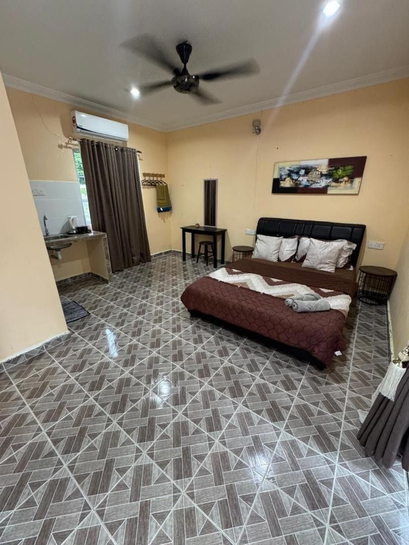 Standard Queen Room
