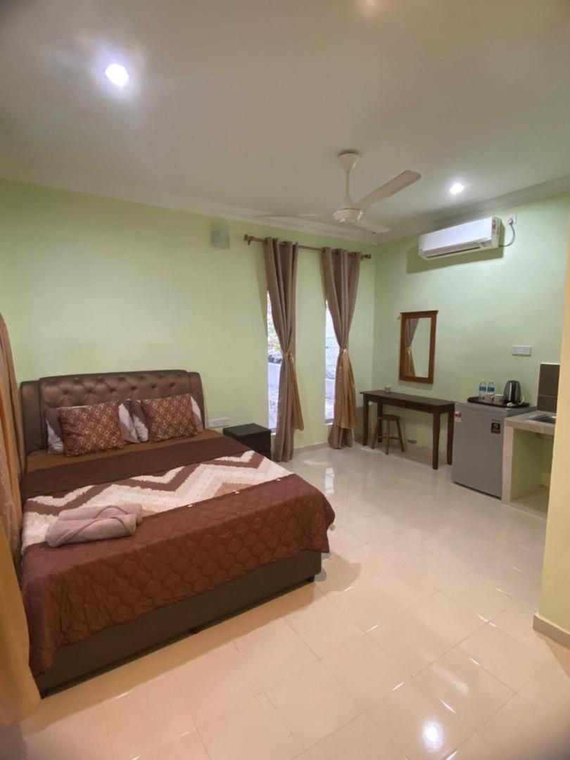 Deluxe Queen Room