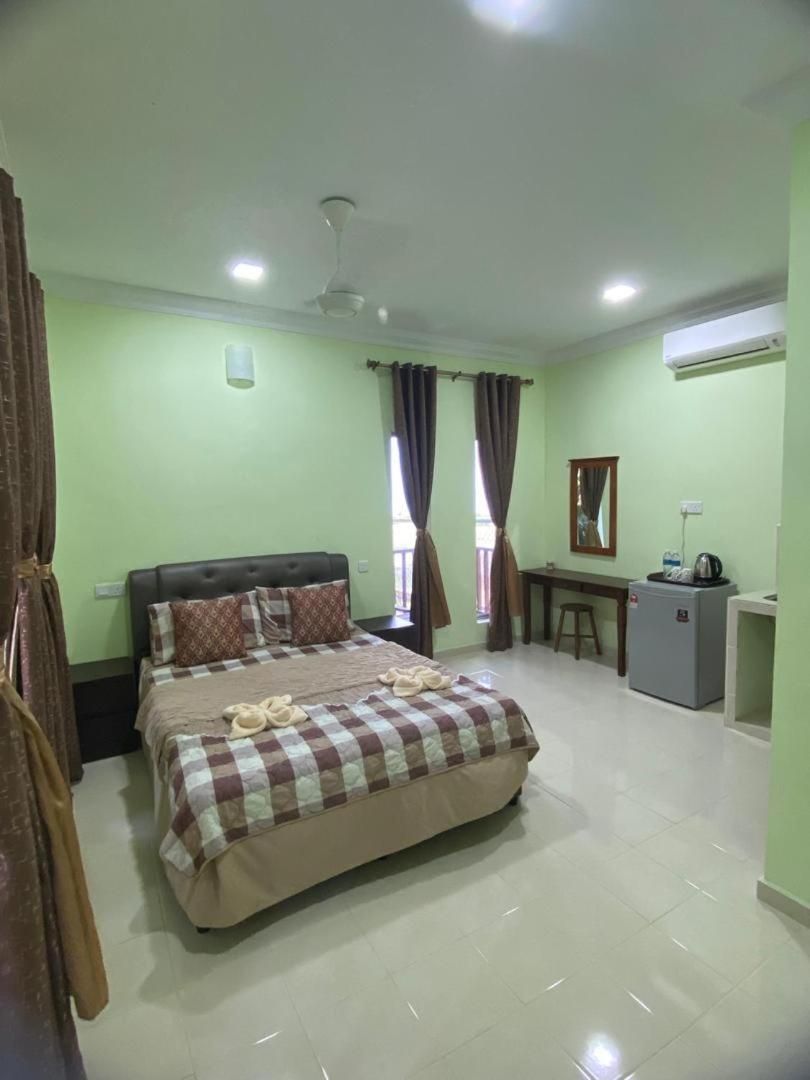 Deluxe Queen Room