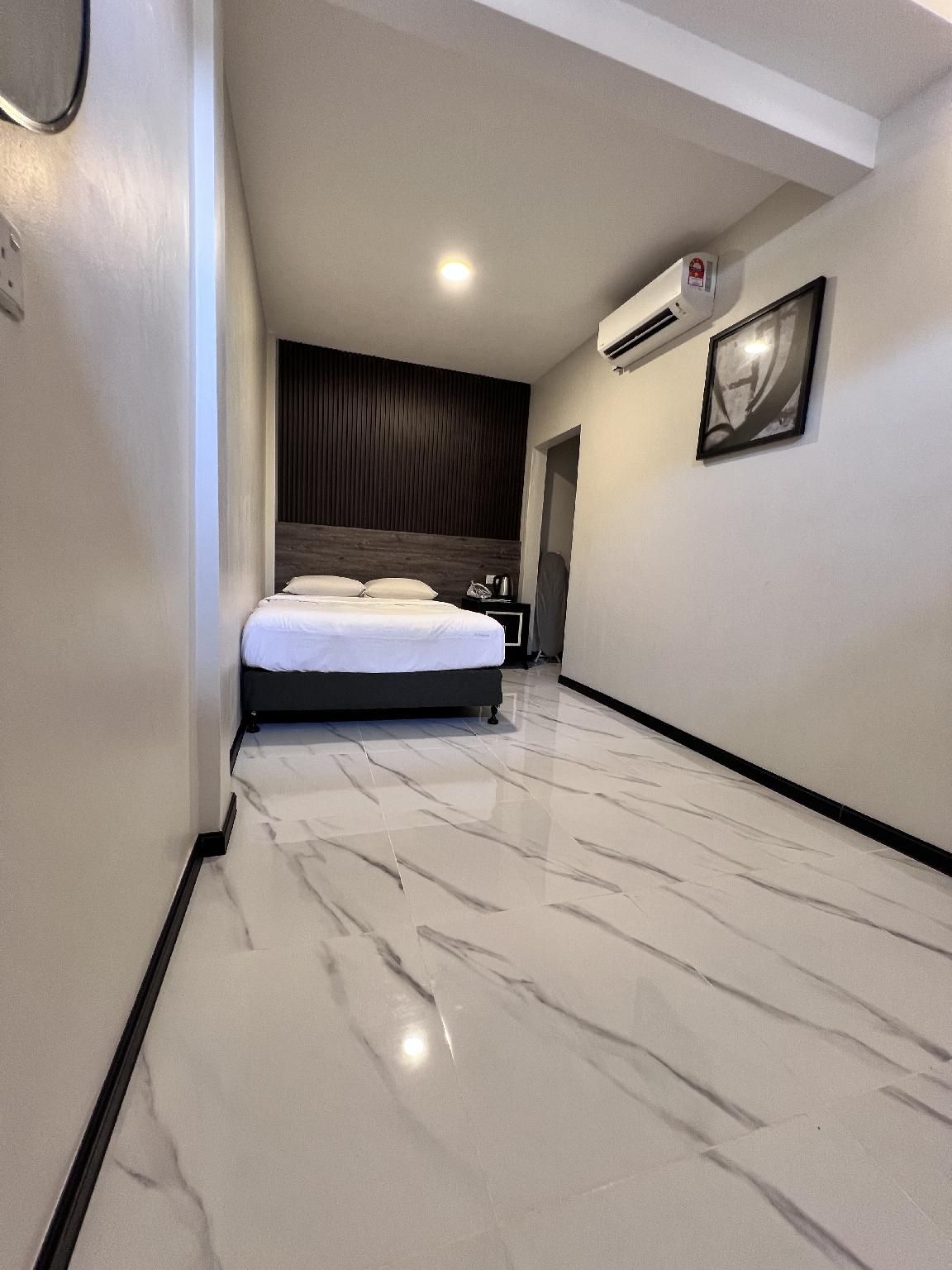 11 Lodge Teluk Cempedak Single Standard