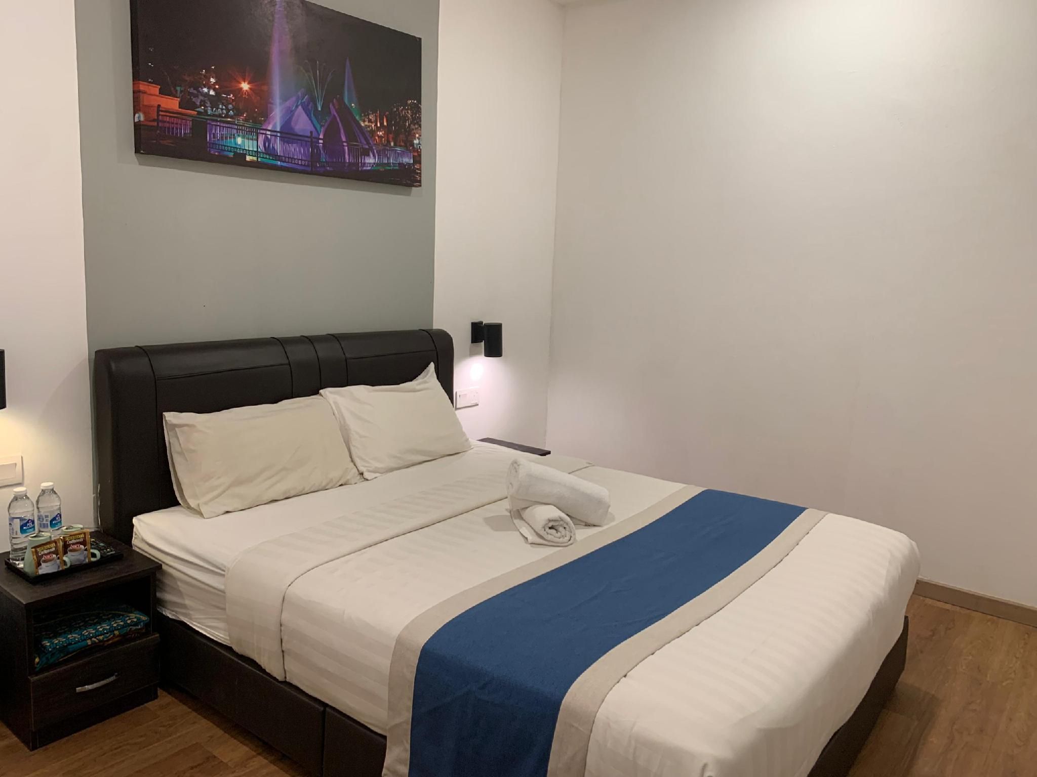 Standard Queen Room
