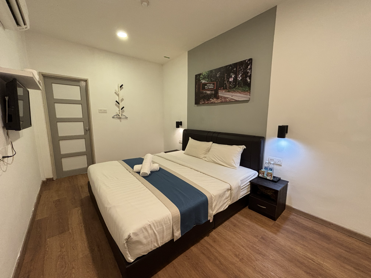 RJ HOTEL by MR VJ Business Standard King Room