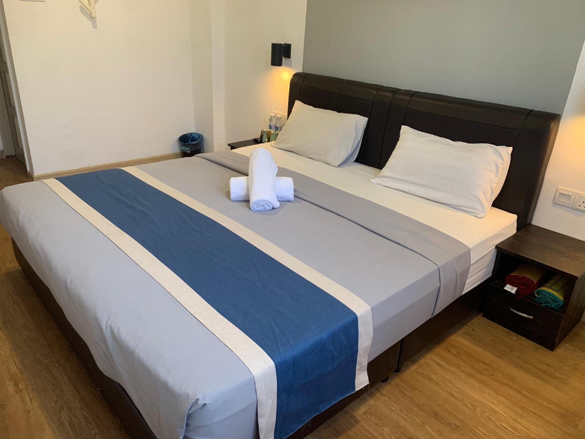 Standard Queen Room