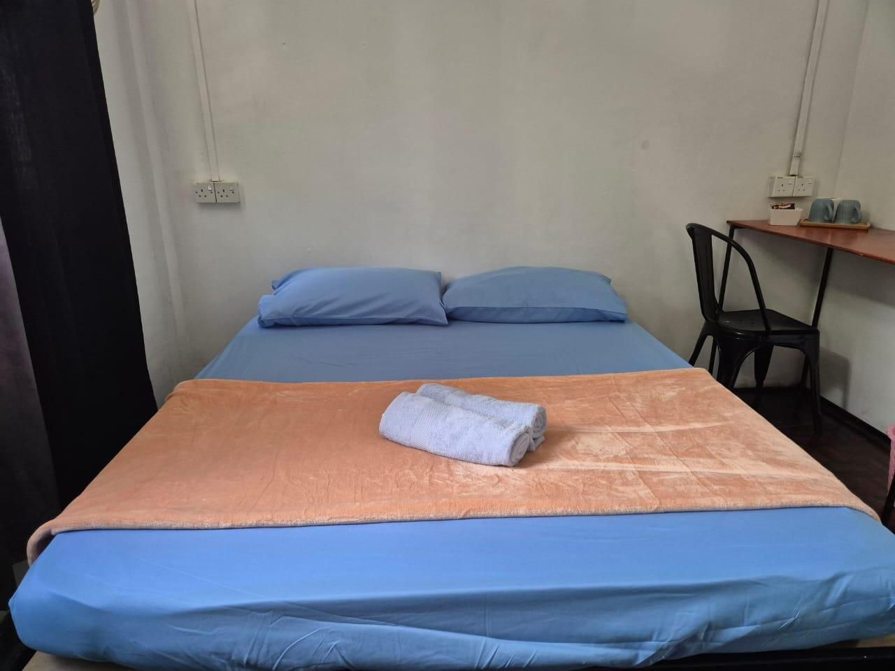 Standard - 1 Queen Bed