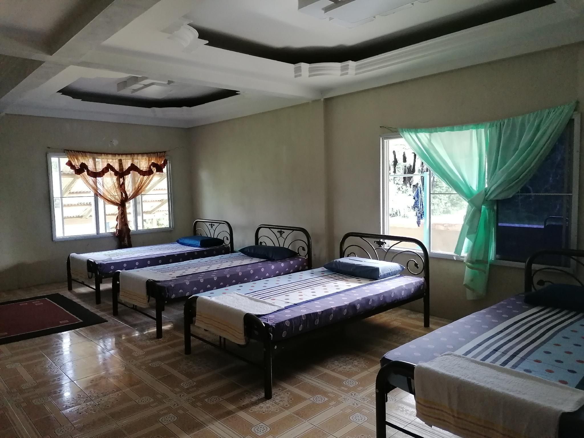 1 Single Bed in Dormitory Room with Shared Bathroom - Mixed