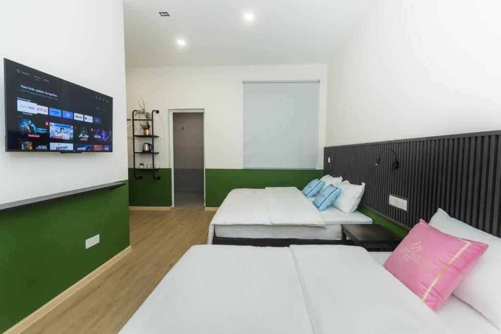 Quadruple Room with Private Bathroom