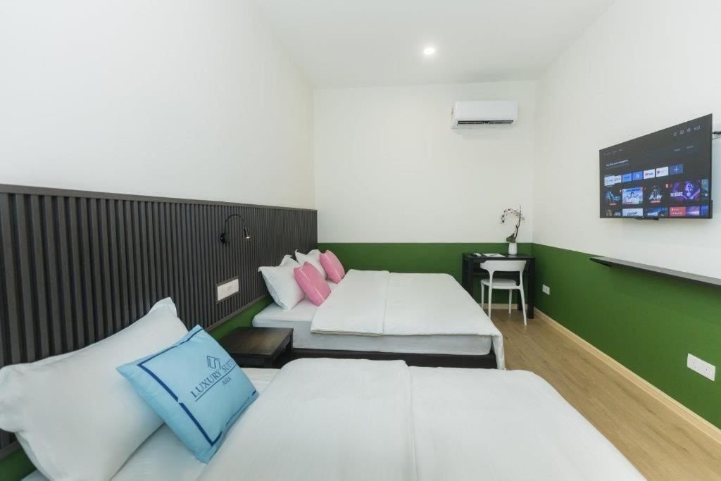 Quadruple Room with Private Bathroom