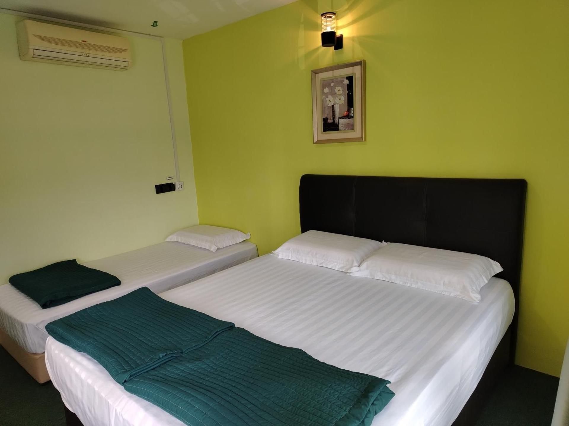Hotel O Seremban Near SnowLim Wonderland Formerly M&N Hotel Superior Triple Room 2