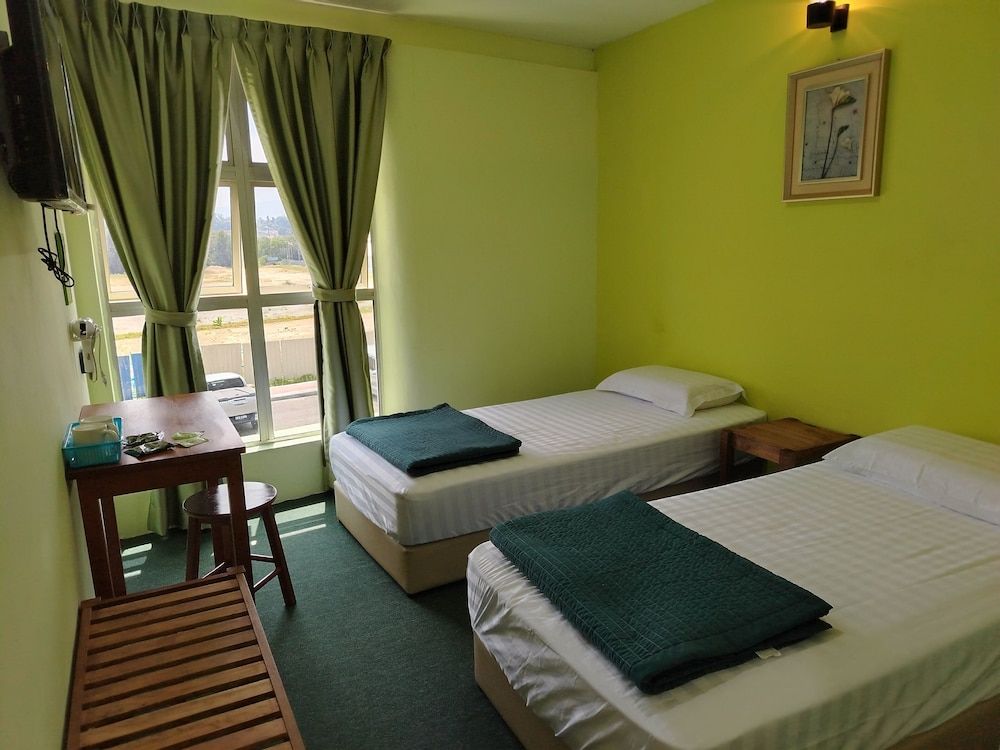 Hotel O Seremban Near SnowLim Wonderland Formerly M&N Hotel Suite Triple 3