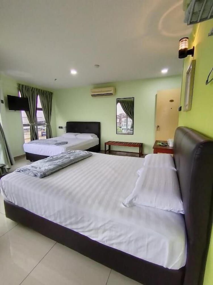 Hotel O Seremban Near SnowLim Wonderland Formerly M&N Hotel Suite Family 3