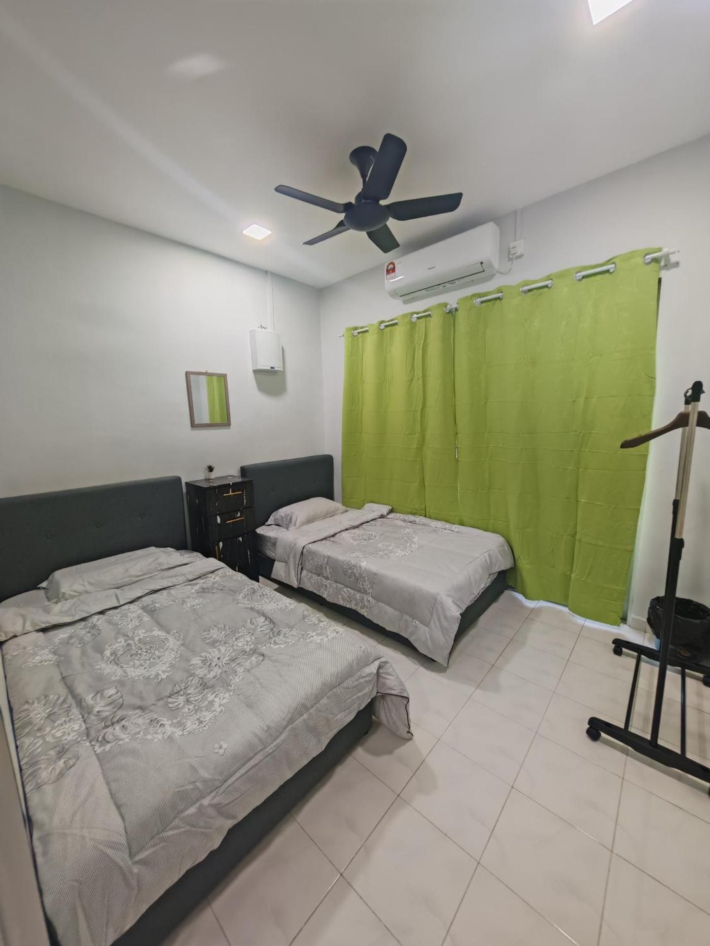 Standard Twin Room with Shared Bathroom