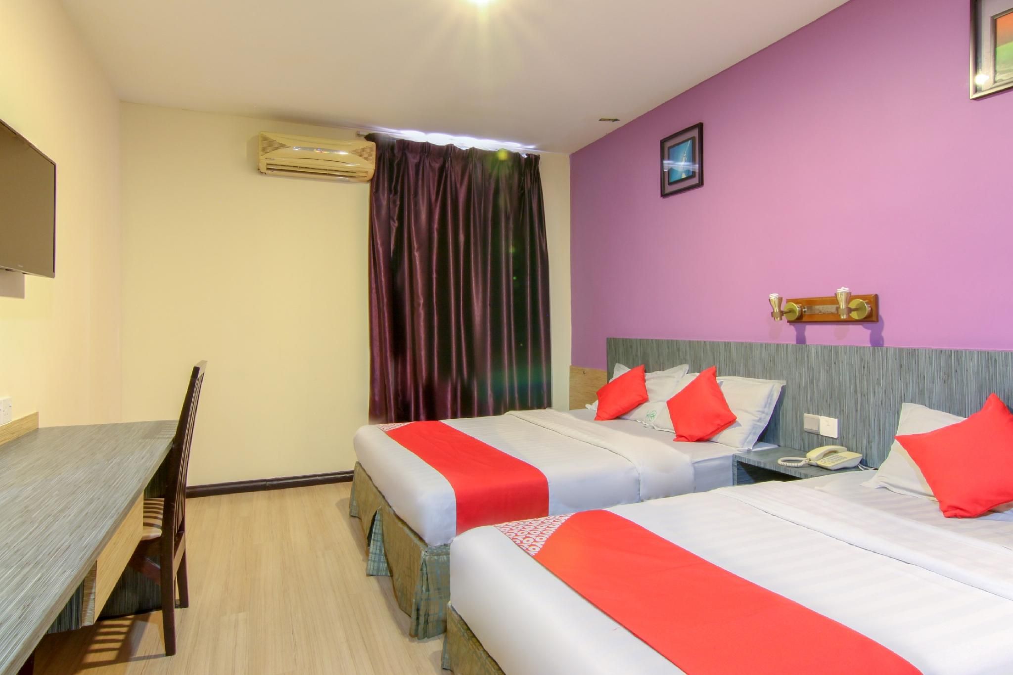 Hotel O Esplanade Suite Triple 2