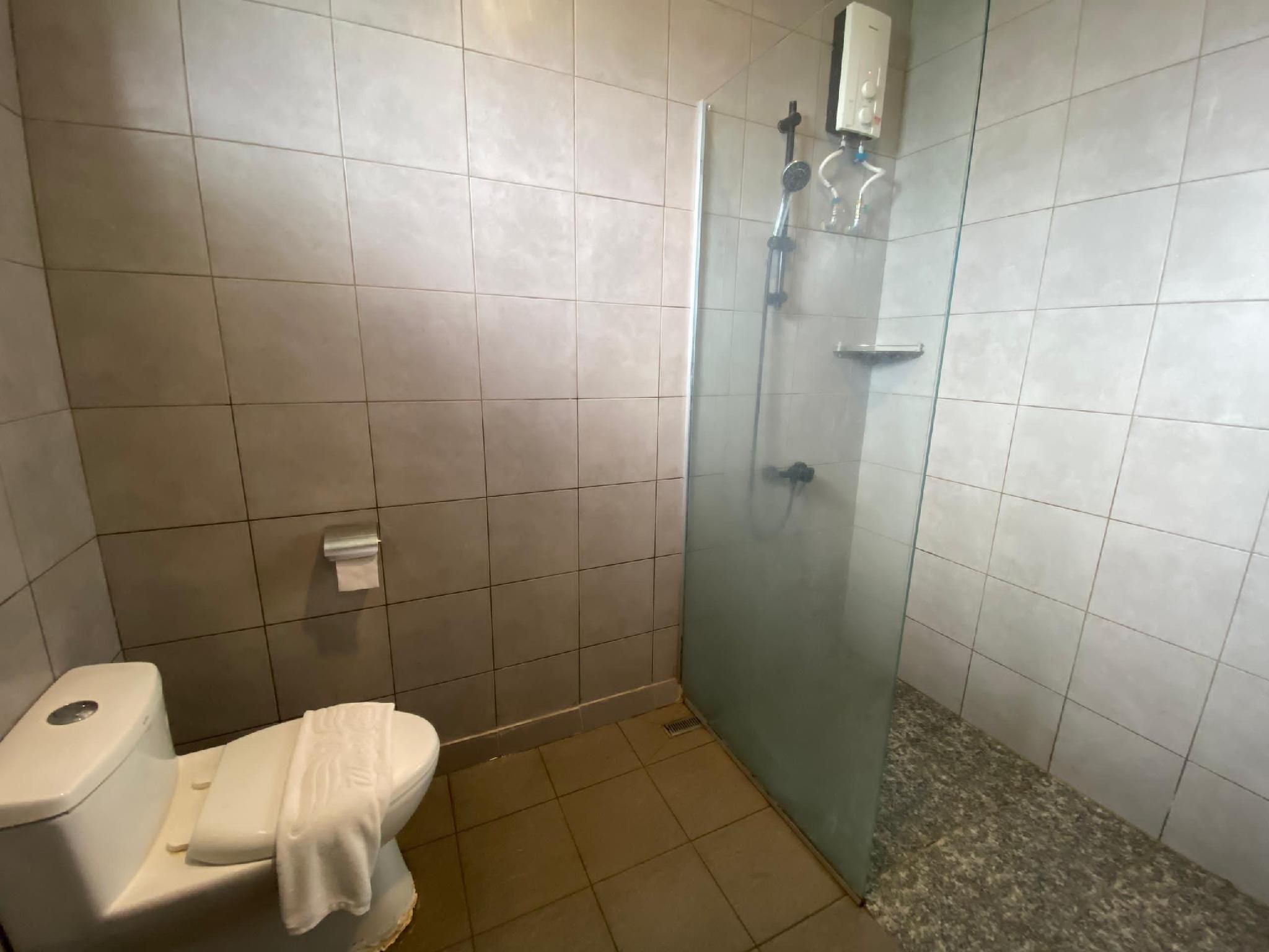 Wings Hotel Semporna Family Room 5 people 2