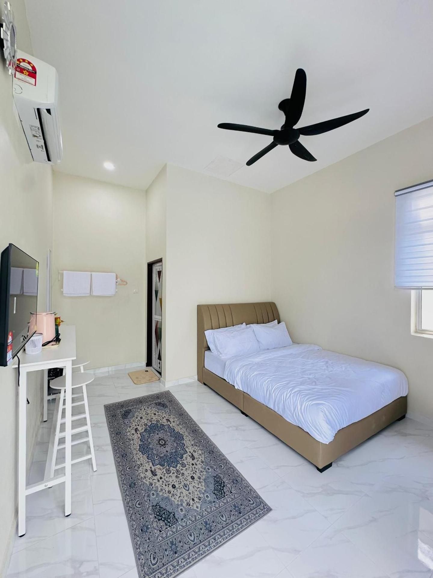 Queen Room with Pool View