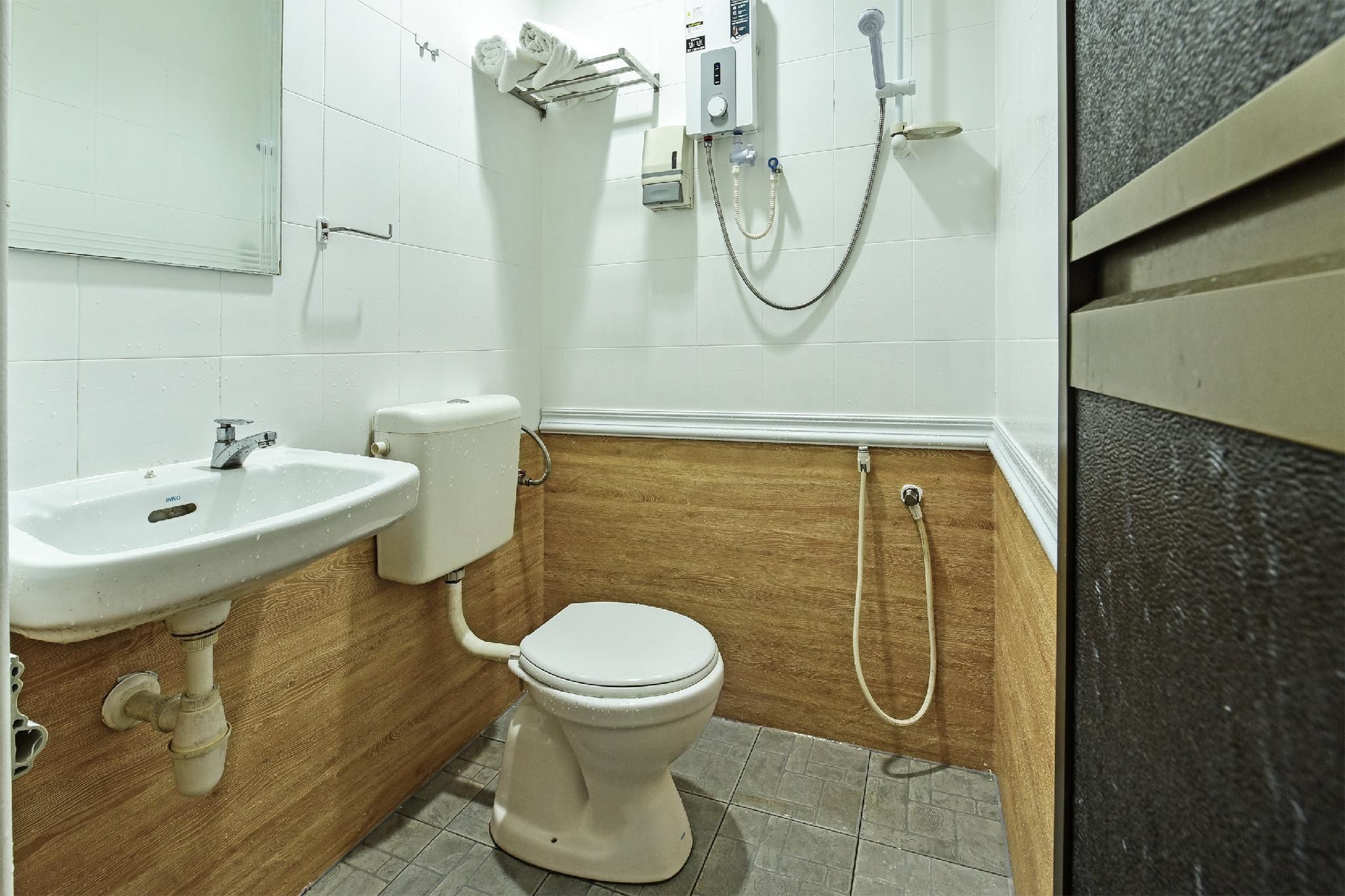 Hotel O De Perdana Hill Deluxe King 3