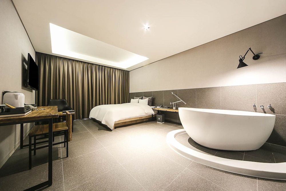 Yeoubi Hotel Deluxe Double 3