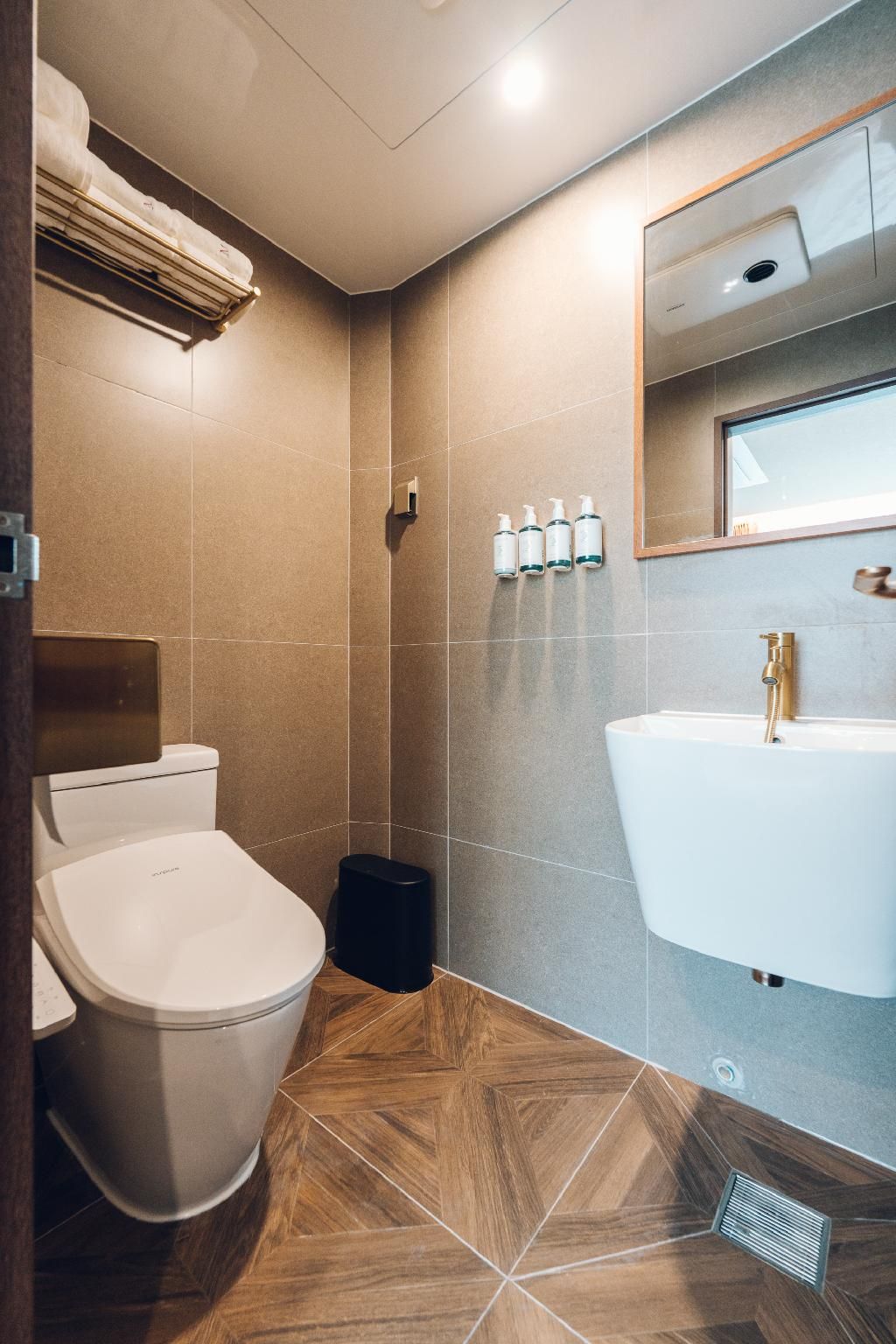 Monthliv Gwangjang Market Hotel Stay Deluxe Double 3