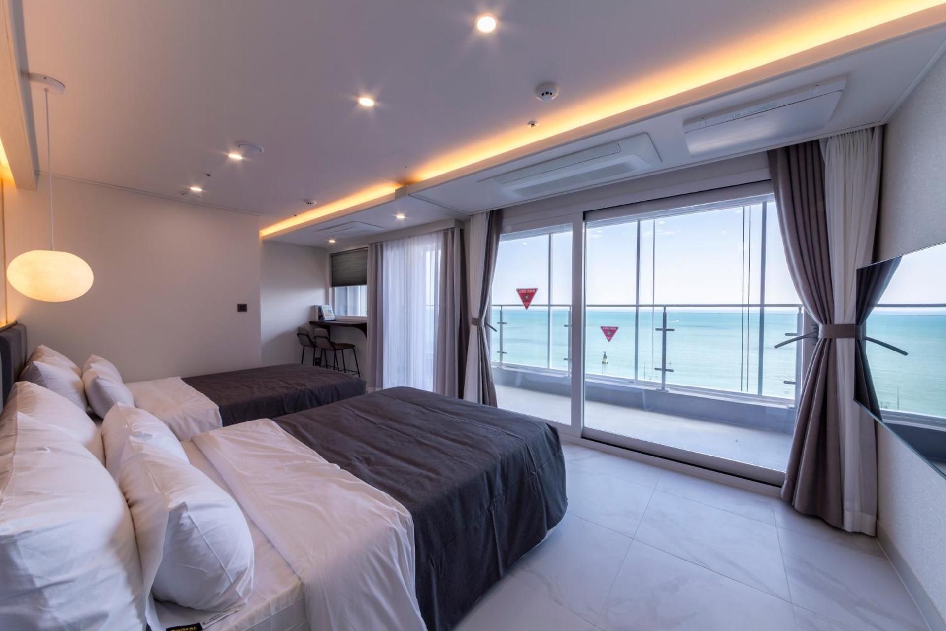 Family Room with Sea View
