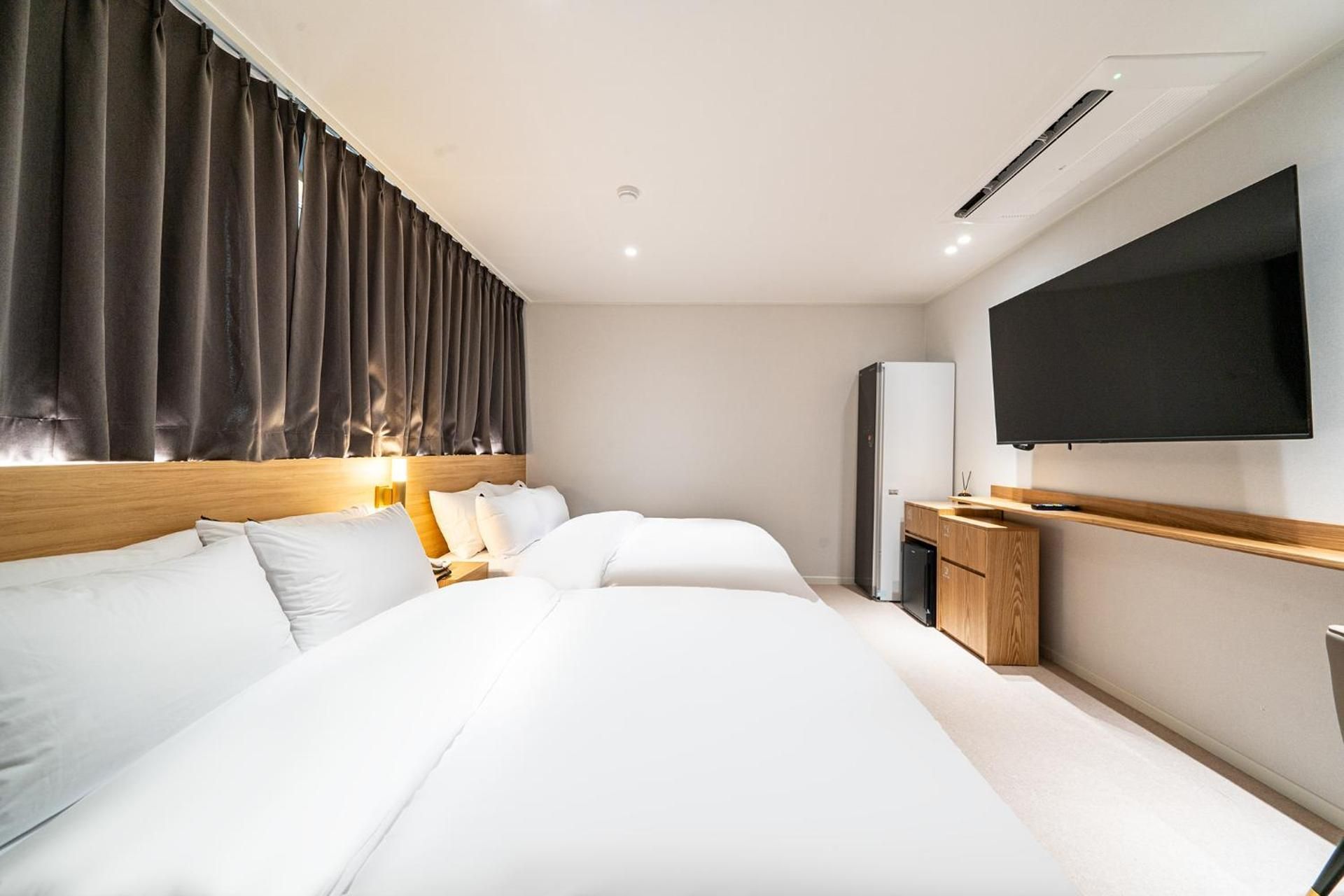 Twin Room with City View