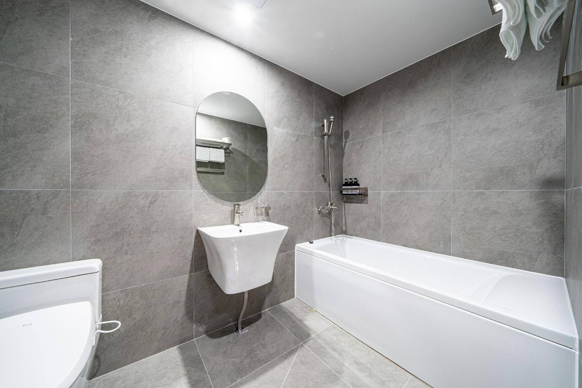 Twin Room with City View