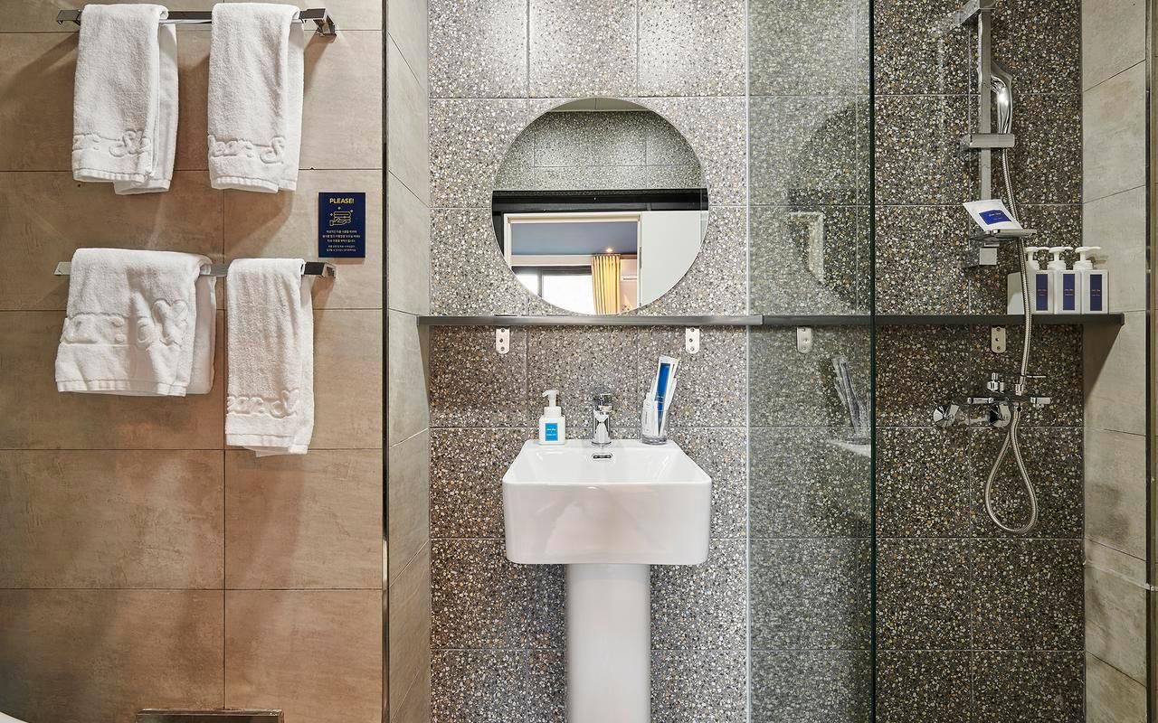 Premium Room - 2 PCs Included