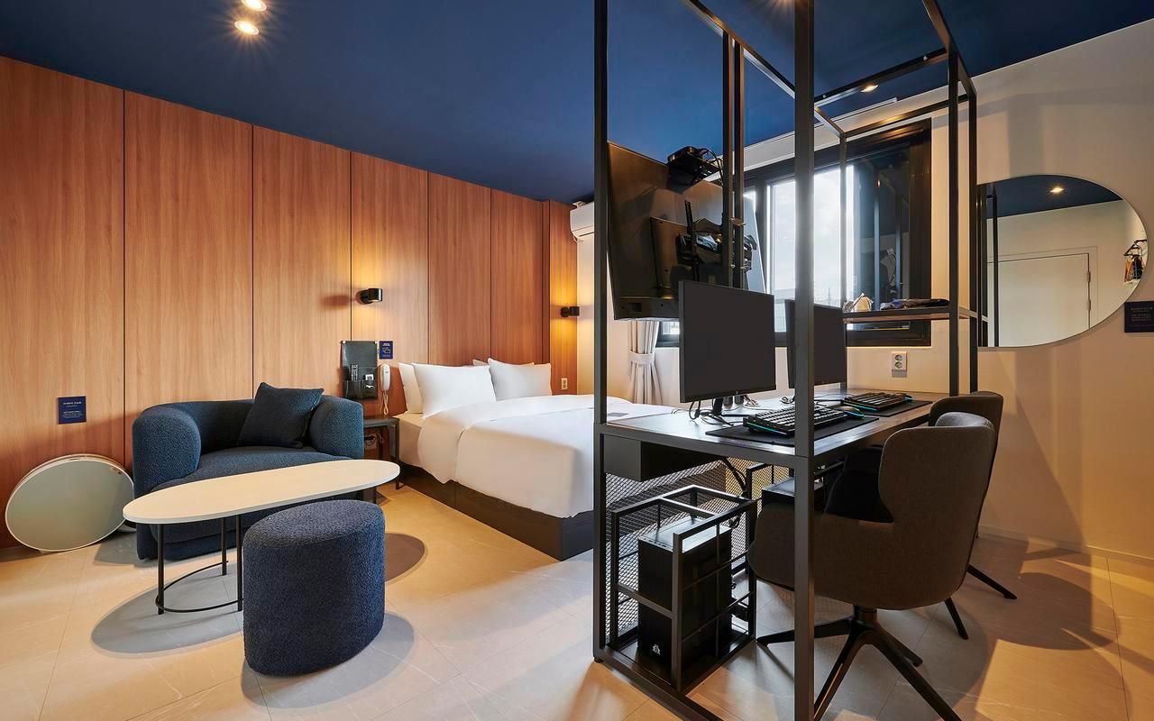 Premium Room - 2 PCs Included