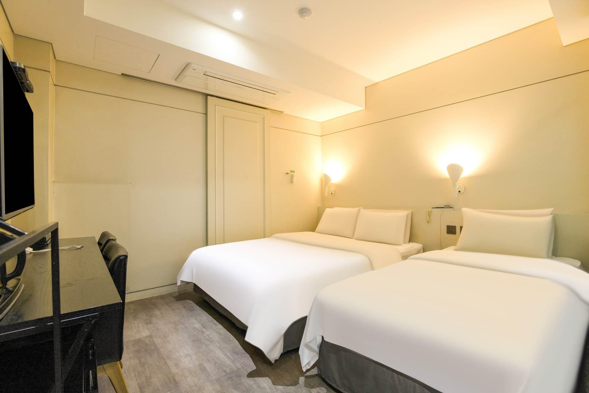 Delux with Free Use of Netflix