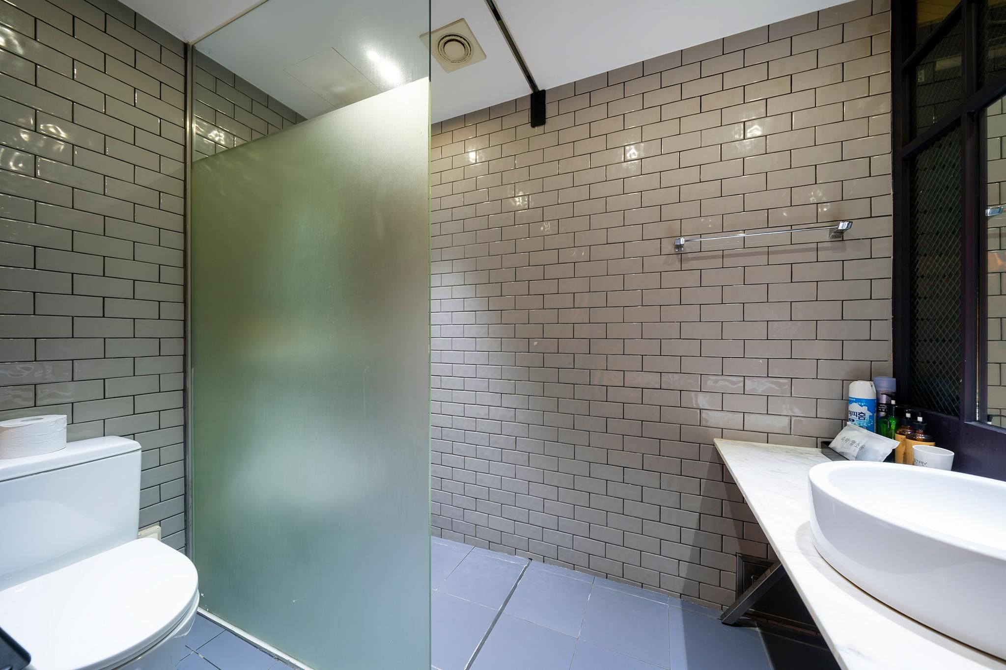 Delux with 2 PCs, Free Use of Netflix