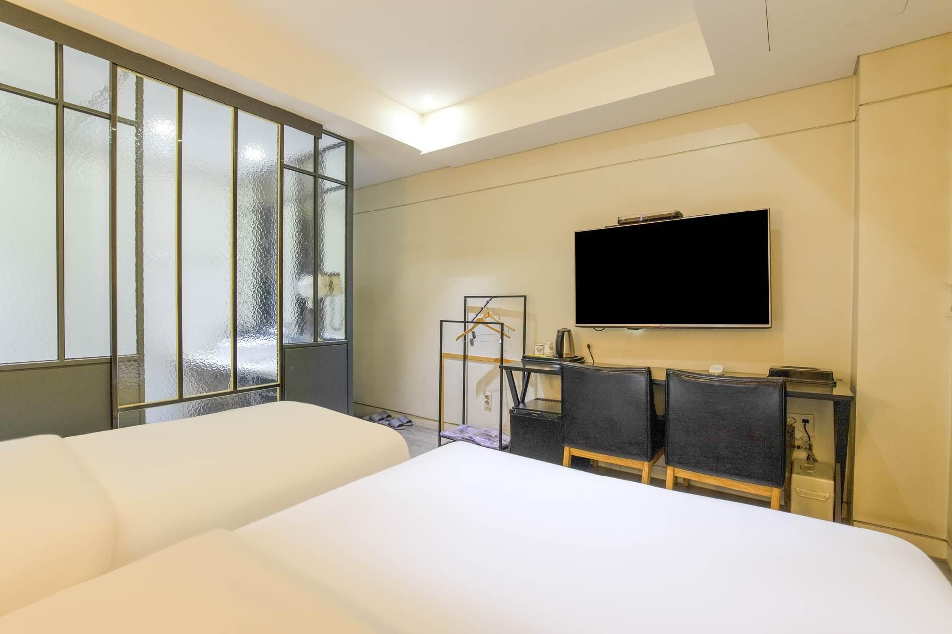 Delux with Free Use of Netflix