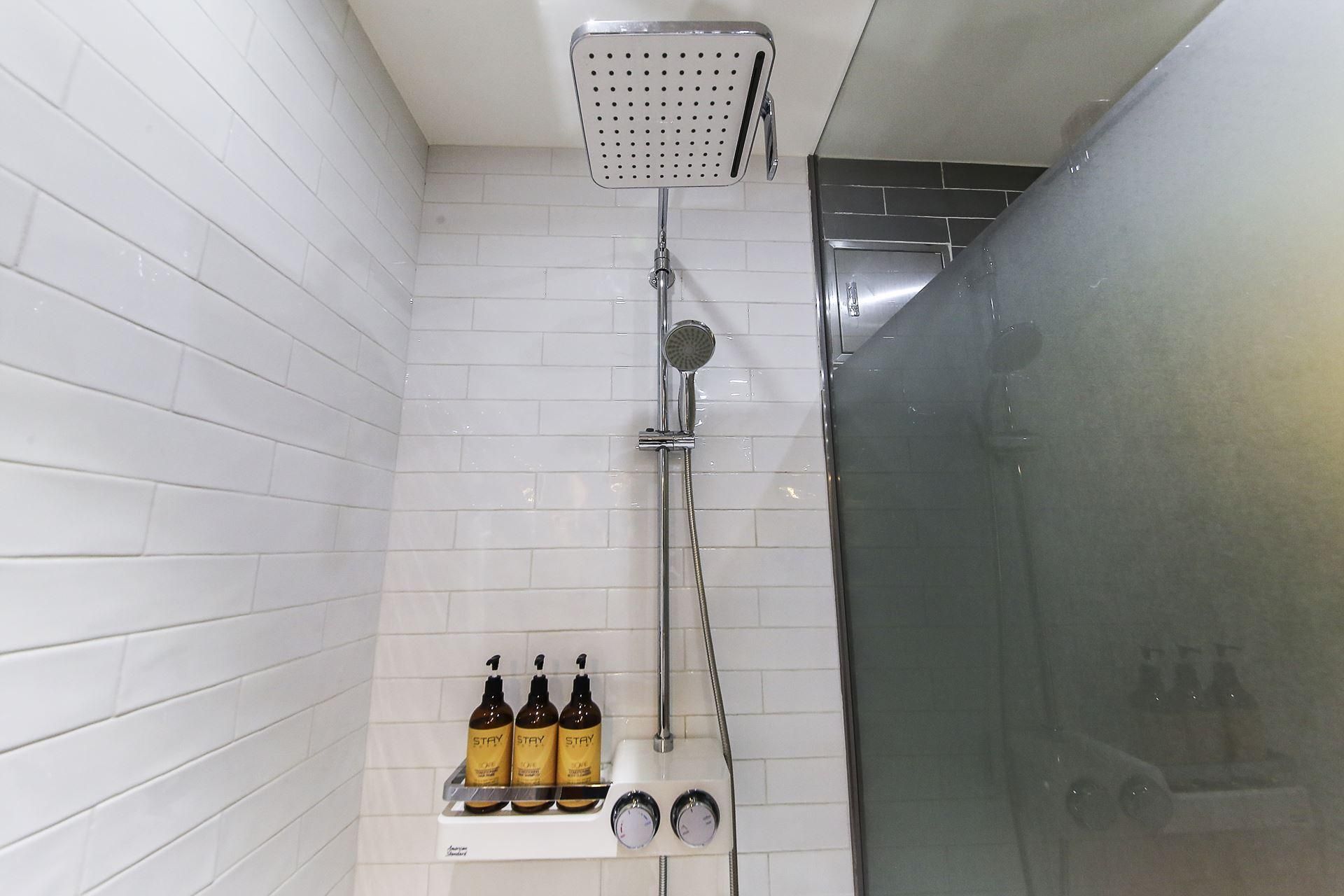 Stay Hotel Delux with Valet Service, Wake-up Call, Free Use of Netflix 3