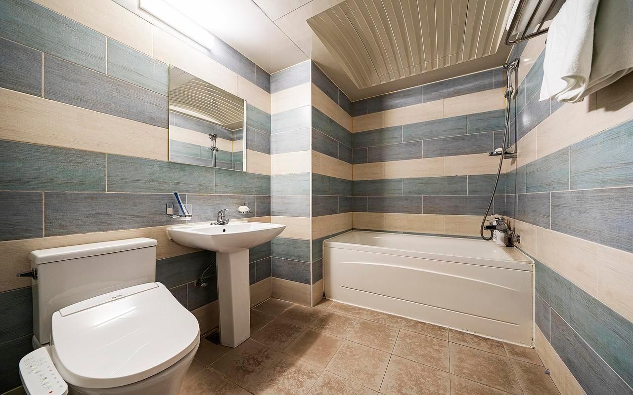 Randomly Assigned Room