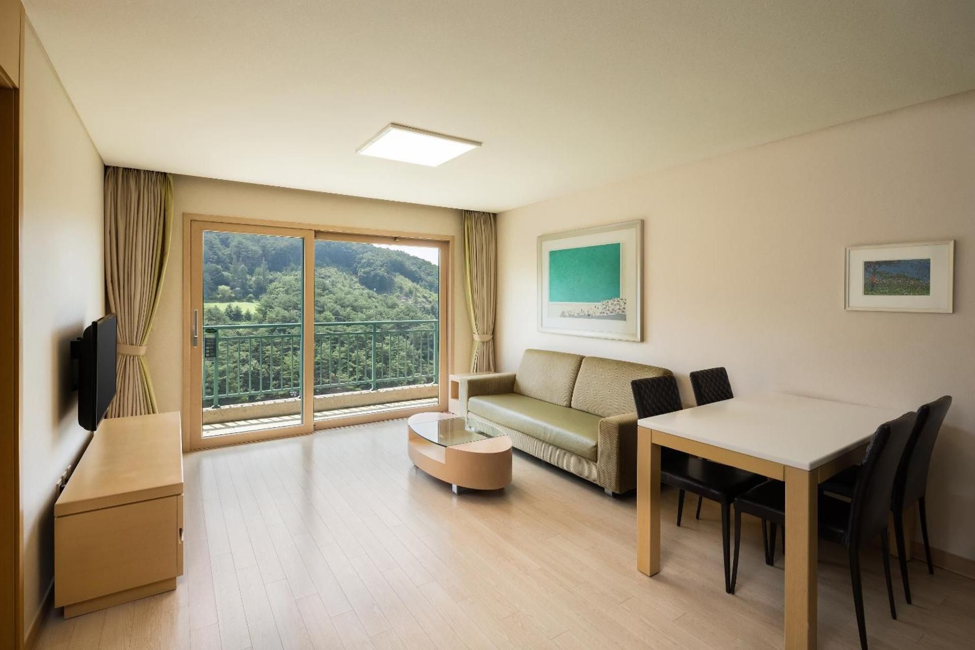 Oakvalley Resort Hills Village Hills Village Standard Room with Double Bed - 25 Pyeong 3